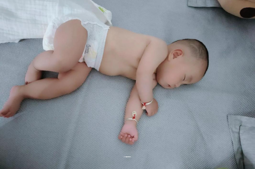 新沂宝宝积食发烧怎么处理